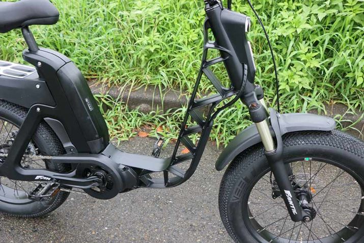 ISSIMO̓ƂȂĂt[́A܂₷`BgX\̗pAقɂ͂ȂbNXɎdグĂ