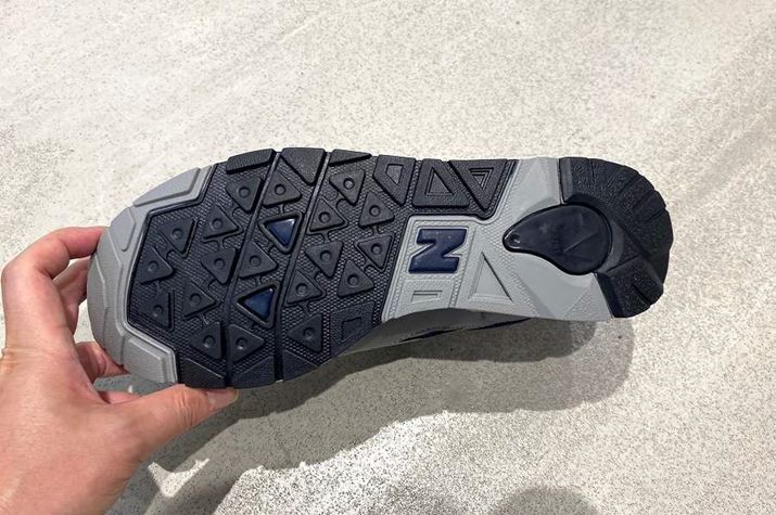 do[̃AEg\[́AeɍœKȃgbhp^[ꂼ̗p邱ƂŁAꂽObv͂𔭊