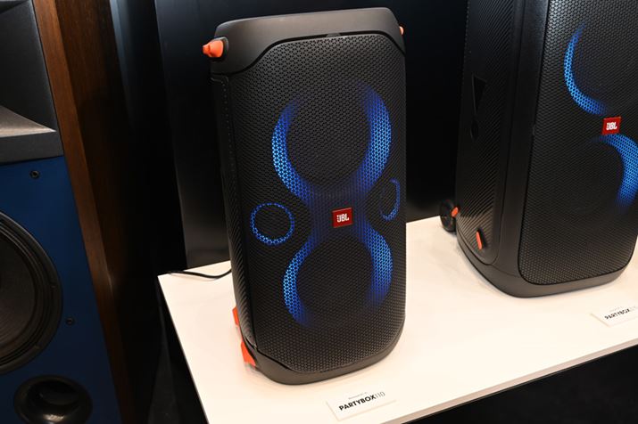 p[eB[Xs[J[uPartyBox 110vBuPartyBox 100v̑@\pACeBO@\≹̉ǁAIPX4̖hH\̒ǉȂǂsꂽB917ŁẢi39,600 ~