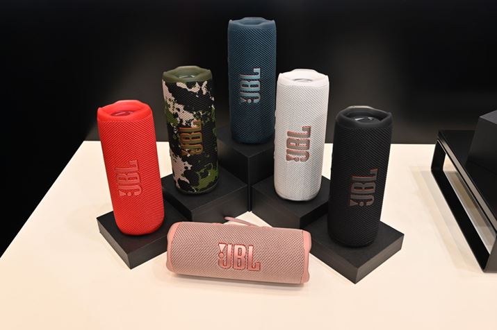 hBluetoothXs[J[uFLIPvV[Y̑6ヂfƂȂuFLIP6vBcC[^[2EFC\ƂȂAAbvĂƂ