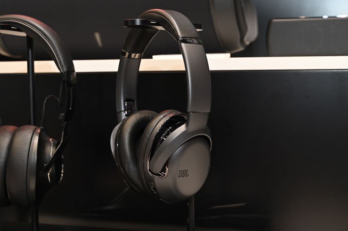 nCubh̃mCYLZO@\ڂ̃CXwbhzuTOUR ONEvBCLUBV[Y傫yʉꂽ