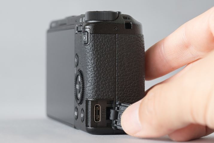 EʂɁA{̓ł̃obe[[dƖ{̂ւ̋dipACA_v^[gpj\USB[qiUSB Type-Cj𓋍