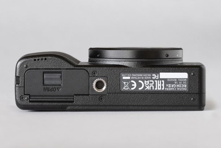 ʂ̃fUCGR IIIƓlBΉobe[GR IIIƓuDB-110vŁABe\͖200