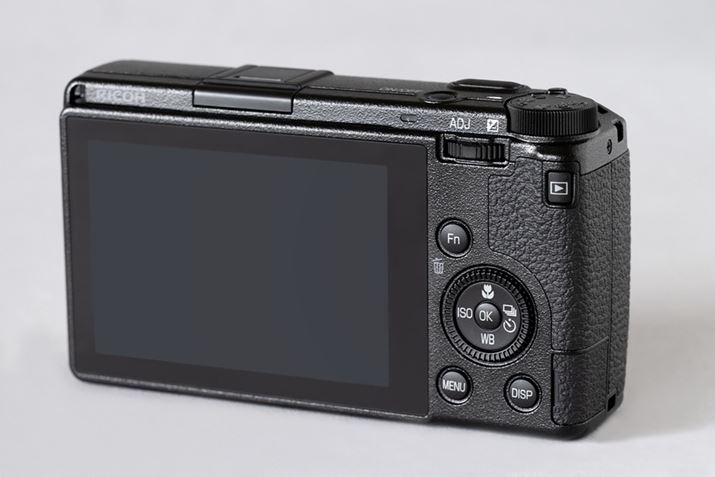 쐫GR IIIƋʂŁAR[`̑nłADJ.o[iE^ݑ삪\ȃo[jRg[_CȂǂ𓋍ځB{^JX^}CYGR IIIƓl̓eɂȂĂ