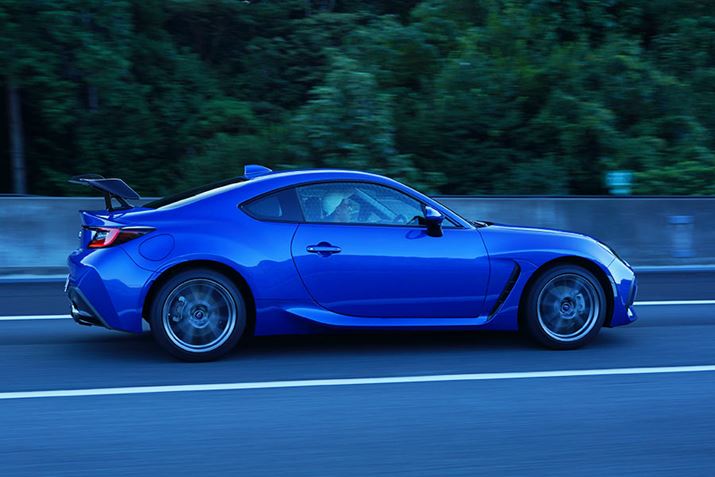 hCo[ԑ̂̂قڒSɒ邱ƂŁA̐ĝ𒆐SɃN}񂷂悤Ȋo킦܂