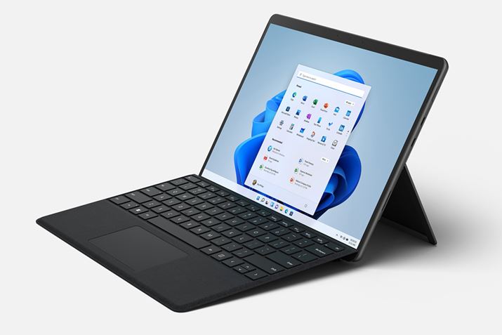 ʃTCY13^ɃAbvSurface Pro 8BfBXvC̃tbV[g120HzƂȂA炩ȕ\