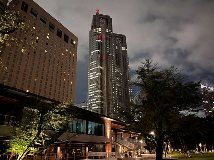 iPhone 13 Pro̍LpJBZT[VtgwԂ␳ƂP.9m̗]T̂fsb`ŁAق2̃JƔׂƉ掿̓N