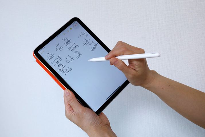 iPad miniApple Pencil͔̑QɂB蒠oŔgAACfA߂肷̂ɂ҂肾