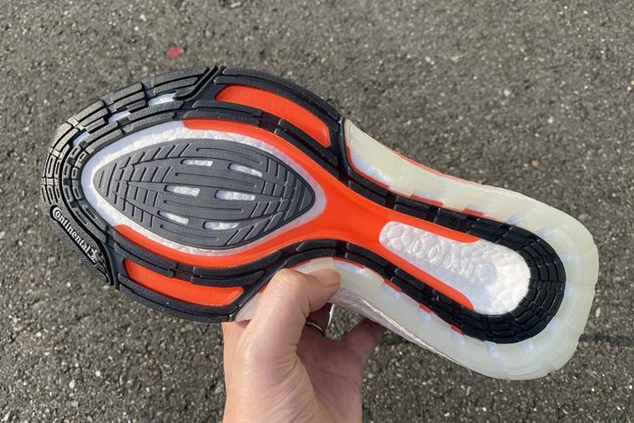 ̂˂h߂ɁA~bh\[̒ɐ݂ĂugVVXevĐ݌vBVɁuADIDAS LEPv̗pĂA˂\hȂŐȍ15コĂA肵Ȃ₩ȑ^т܂