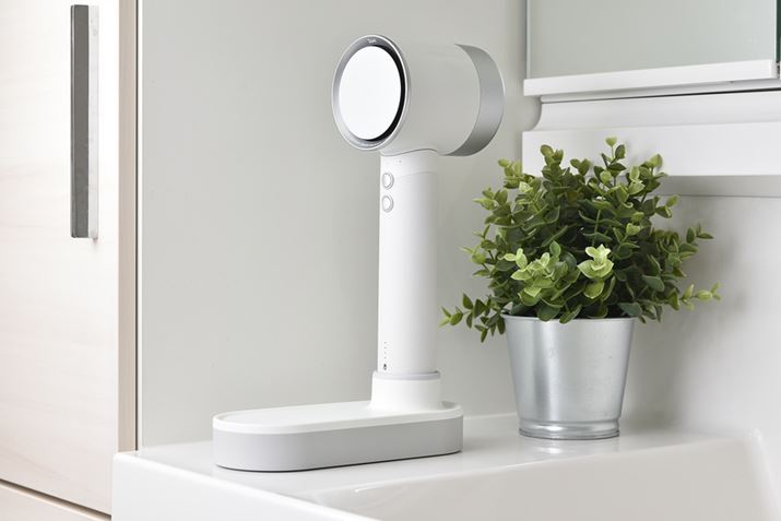 p[d̃TCY198ij×88isj×59ijmmȂ̂ŁAقǏꏊ͎ȂB[d̒ʂ̓SAׂɂ悤ɍHvĂB܂A{̂360°ǂ̌łZbg\