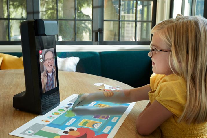 8^̃^b`ΉfBXvCƃJAvWFN^[@\𓋍ڂqǂ̃foCXuAmazon Glowv