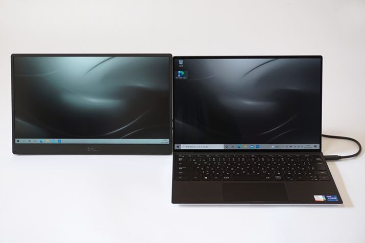 X^h̗USB Type-C|[ĝŁAʂsb^ƂĎgBXPS 13 OLED́AL@EL̂ߕ\iAׂĎgƁAPẍႢCɂȂ邪AXPS 13 OLED̉ʂꂢ邽߂̃MbvƂ