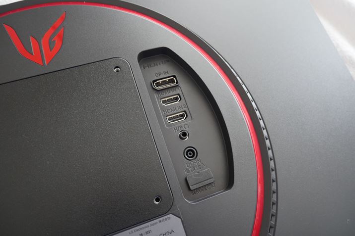 HDMI 2.0×2ADisplay PortȂǃ|[gނ͔wʂɐݒuĂ܂BȑOgpĂ͔̂wʉɃ|[gނݒuĂāA̍ۂɔɖʓ|̂ŁAwʂɐݒuĂ̂̓|Cg