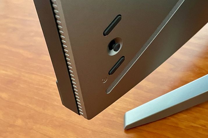 OSDp̃Rg[͔wʂɔzuĂ