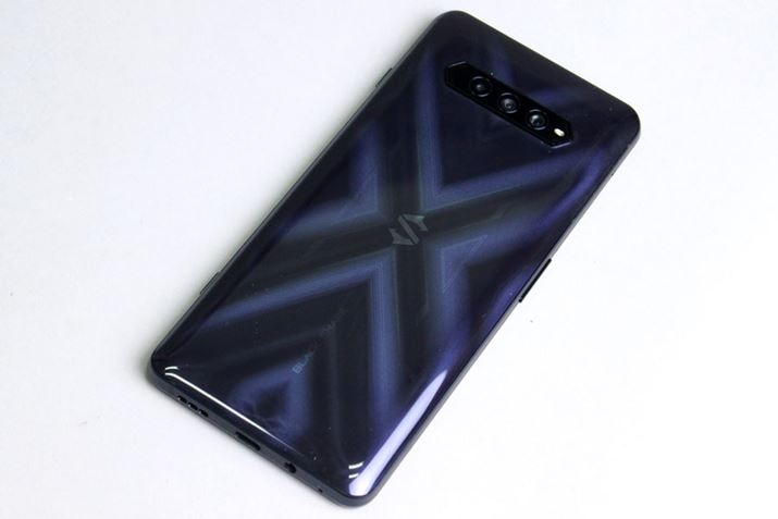 E҂C[WƂwʂ̃fUCBhȂ̂Q[~OX}zƂĂ͔rIfUCƌ