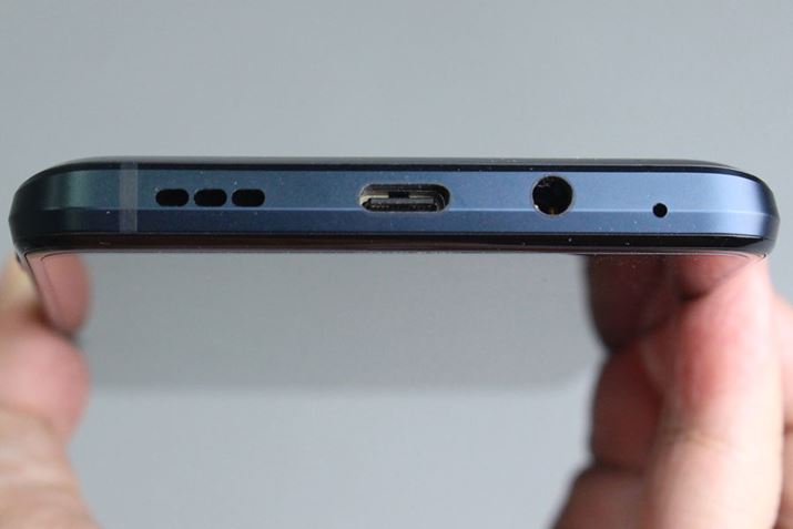 {fBʂɁAXs[J[USB Type-C|[gƃwbhz[qzu