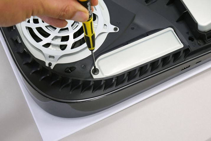 t@̎Oɂ̂SSD̊gXbgBvXhCo[ŃlWOAJo[O