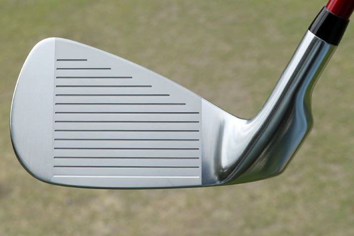 ̊px猩ƁAlbN̒o܂ˁBtF[Xɂ͍xXeX|łuAM355PvƂfނgA{fB̂̐ōĂ܂