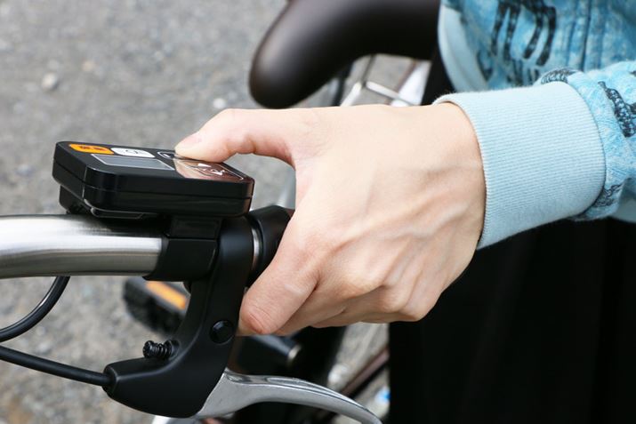 u[hvgpɂ́uv{^Ȃ΂ȂȂ̂ŁAObvŜň邱ƂłȂB̂߁A葤̗͂ɂ̂CɂȂA΂͎dȂBuv{^Obvɂ΁AȂ牟₷cc