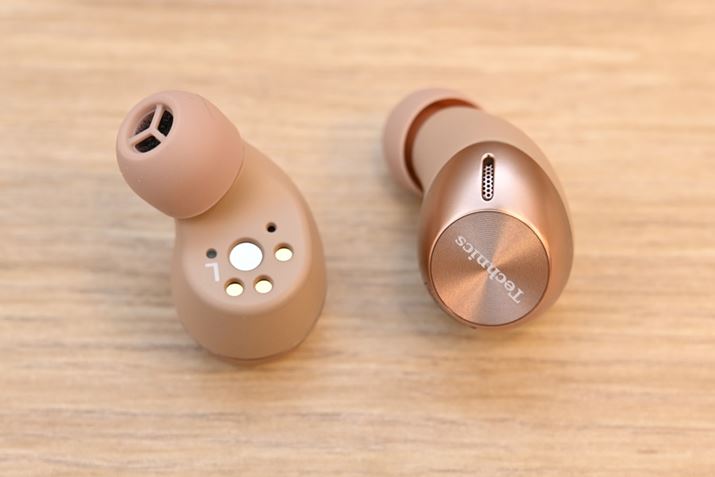 a6mm̏^hCo[jbggݍ킹邱ƂŁACz{̂ɃRpNgȃfUCɎdオĂ