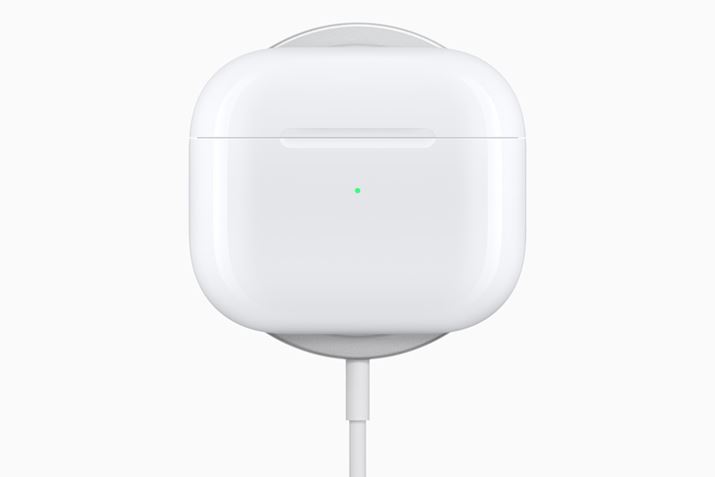 P[X̓CX[dɑΉBMagSafeɕtď[dł