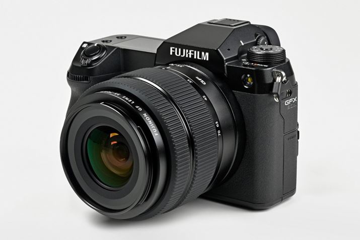 2021N929ɔɂȂGFX50S IIBĂ郌ÝAYLbgɕtGF35-70mmF4.5-5.6 WRBGFXV[YƂĂ͏߂ăYLbgpӂ郂fƂȂĂ