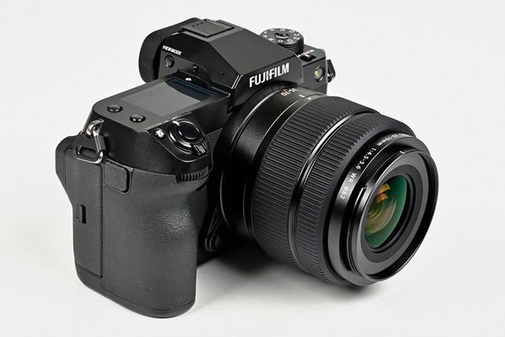 GFX50S IÍA{fBu␳@\𓋍ڂȂ珬^EyʉʂGFX100S̃{fBpBĂ郌ÝAYLbgɕtVJ̕WY[YuGF35-70mmF4.5-5.6 WRvi35mmZŏœ_28`55mm̉pJo[j