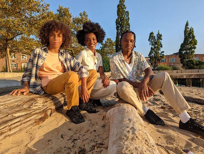 uAg[vɂ莩RȔ̐FČBق̃X}[gtHƃuCheXgsƂAuPixel 6v̓XLg[A邳AF̖LȂǂ܂܂ȃfBe[ł\łĂƕ]ꂽƂ̂