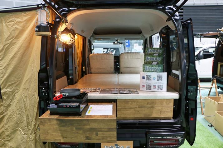 WԂɂ́AuAeB[NxbhLbgvii217,800~juAeB[NV[gJo[vii75,900~jgݍ܂ĂBl2lAQ\BxbḧóAV𑕒΃e[uƂĎgpł