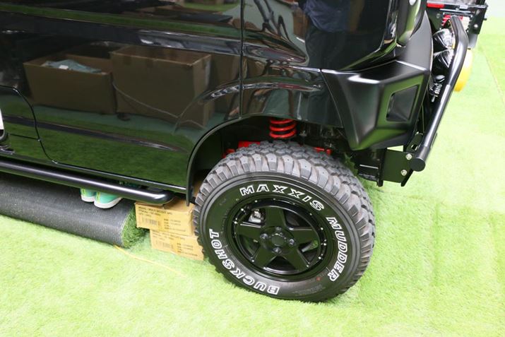 WԂɂ4C`̃tgAbvLbgƃzC[ĂARv[gJ[̕W1.5C`̃tgAbvƃm[}̃zC[ƂȂ