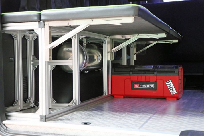 ʂɂ̓{[h\Ă̂ŁADȂǂŉɂBxbh͎̉[ƂĂpł