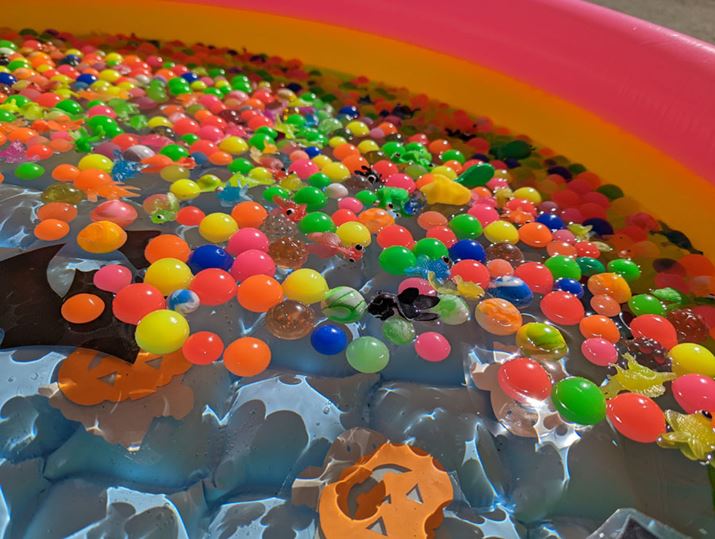 LpJ̍BfBe[V[vŁAJtȃX[p[{[N₩ł