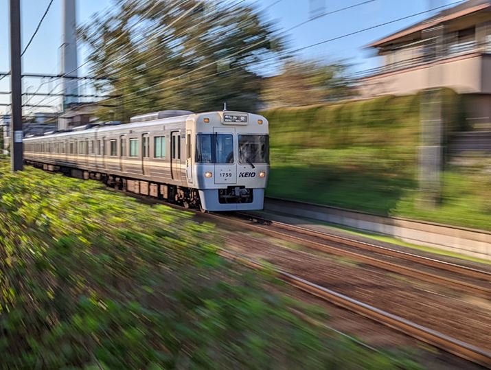 [huANVpvɂ邾ŁAL̂悤ȗB肪ȒPɎB܂BB́Aʑ̂ɃJăVb^[{^Aʑ̂ǂ悤ɃJ𓮂Bs͂قƂǂȂA{ɊȒPɎBꂽ̂ł