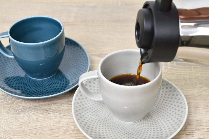 oꂽR[q[̗ʂ͖240mlB^Nɂ340ml̐ꂽ̂ŁAT[o[߂X`[Ŏgp鐅ʂƃhbp[̃R[q[Ɋ܂܂Ďc鐅ʂ100ml炢Ă܂悤