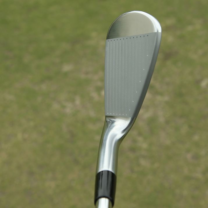 Mizuno Pro 225E#9AX[gfƂĂ͂傫߂̕ނ̃wbhTCYŁA`̓AX[gɍD܂V[vȂ́BZ~O[X̂ŁAڂ炭vbV[͂قƂǂȂAV[vȂ̂ɈSč\܂