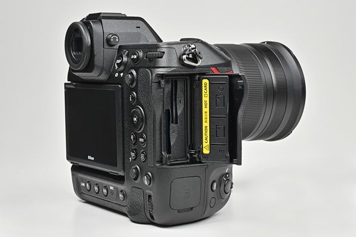 ݂\CFexpressiTypeBjJ[h̃_uXbg̗pBXQDJ[h̎gpɂΉĂ