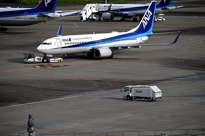 ̔ʑ́iԂƔs@j𓯎ɌoĂԂ̉ʁBvʑ́iԁj̔g̍ɖ󂪏oĂāAO[̘gŕ\ĂЂƂ̔ʑ́is@jI邱Ƃ\ƂȂĂ