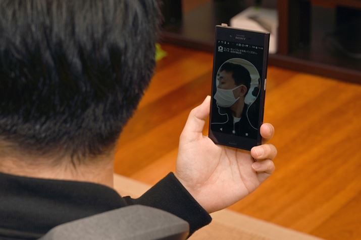 lœK̓X}[gtH̐pAv{BAv̎wɏ]Ǎ`BeăNEhɃAbv