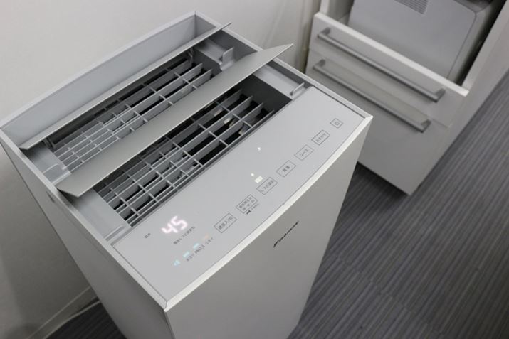 암͓VʂɓځB\郉Cg̃J[WFƂȂ܂iłȂAF͍ہj