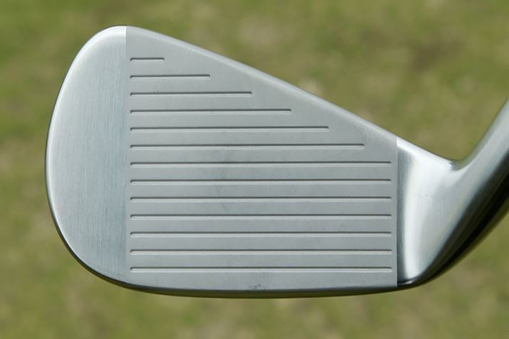 Sdx̂Nuf|gp邱ƂŃtF[X𔖓A{[ǋĂ܂BɑŊǋ邽߁AuOCt[tH[WhHDvƌĂ΂AlbNƃtF[X̐^Ǝ̒b@̗pB򋗗ƐSn悢Ŋ𗼗Ă܂