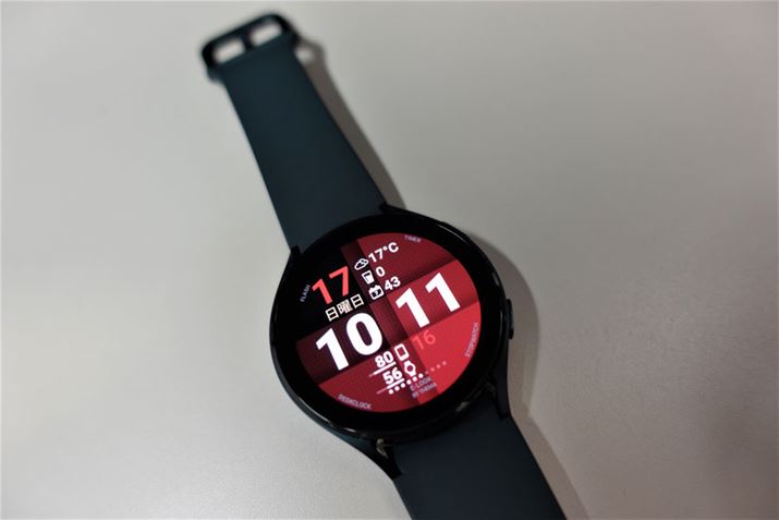 NǗ@\DGȃTX̃X}[gEHb`uGalaxy Watch4v