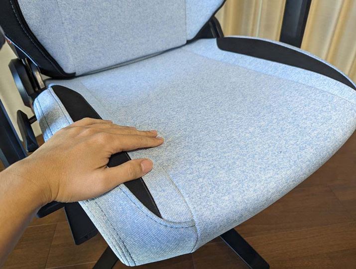 ʂobNXgƓl̑fނgpĂAKɔMɂ݌vł