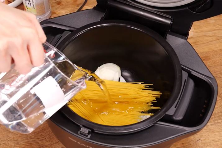 菇͂ƂɂȒPłBŏɔ؂̋ʃlMi1/2jꂽAăXpQeBi120g^7ŁE1.6mm̂́jA˂̂܂ܔɐ܂ēB̏ォ琅i300mlj܂