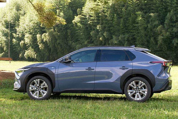 u\eṽTChC[WB]̃~hTCYSUVƔrƁAzC[x[X̒