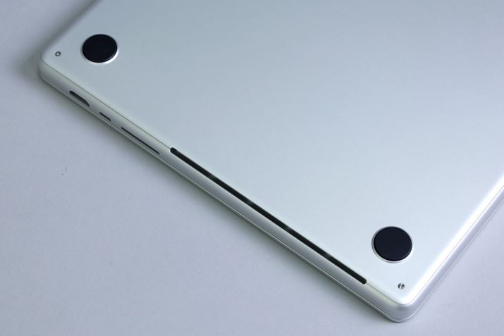 ʂ̍EɃXs[J[p̃Xbg݂Ă܂BԃI[fBI̐ݒ荀ڂ͌܂łAuApple TV+vŉfƁA̍L肪nbLƕ܂