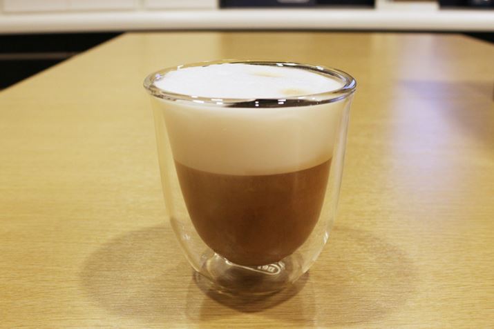 ʂ̃Jv`[m̓~NGXvb\~NAƑwɂȂĂ̂ɑ΂AuJv`[mMIXv̓~NẢ̓GXvb\ƃ~N荇ԁBʂ̃Jv`[ḿA񂾎ɂGXvb\ƃ~N̖ԂɂĂ܂AuJv`[mMIXv̓GXvb\ƃ~NɌ̒ɍLۂłBʓIȃJtFȂǂŏoĂJv`[ḿuJv`[mMIXv̂悤ȃ^Cv̂ŁAɂߍׂ₩ȃ~NAvXꂽƑzĂ݂Ă