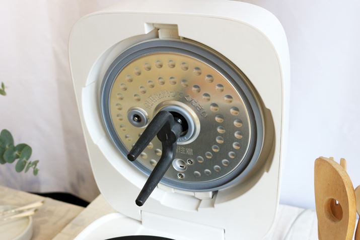 ɓu܂XeBbNv́AĂ鎞ɐHނ݂̂}`ɂĂƂ̂ƁB܂AɐHނꂽۂɂt^߂₷悤ɁA[Ƃ点Ă邻ł