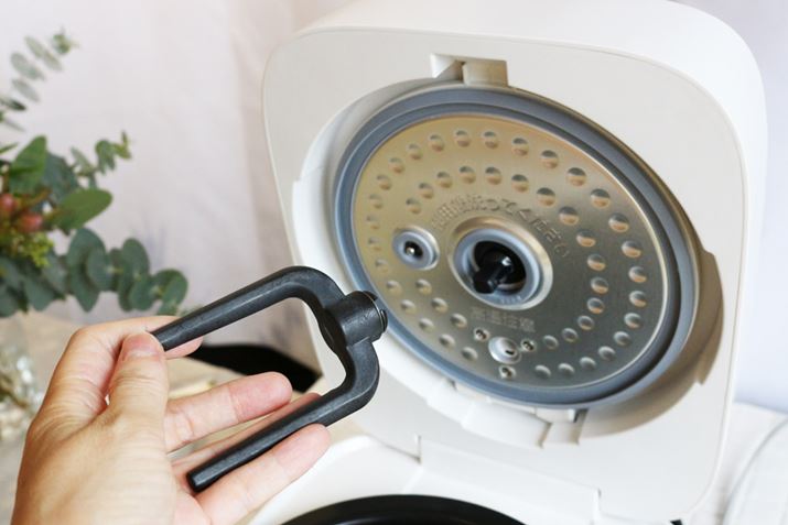 u܂XeBbNv̓J^ɔł钅EBKvȂł́AOĂق􂢕点̂ŕ֗łBȂAKvȒŁu܂XeBbNv𑕒YꂽꍇAA[g͏oÂ܂ܒiނ̂Œӂ܂傤