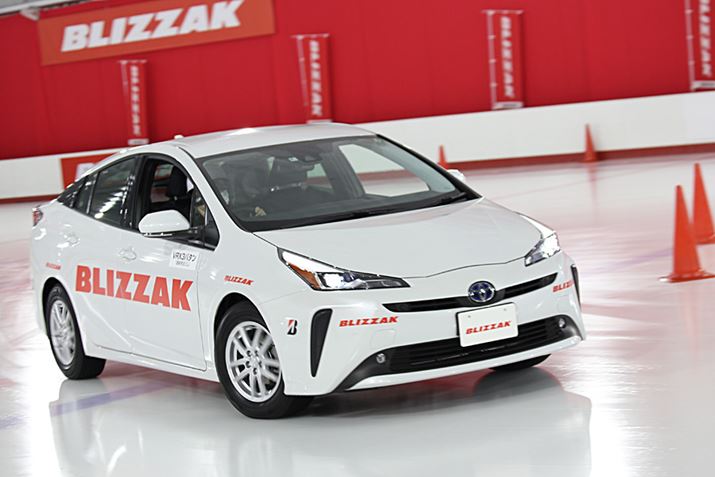 ŏɁugbhp^[v̂uVRX3vԂ֎B8̎X[YɃNAĂ