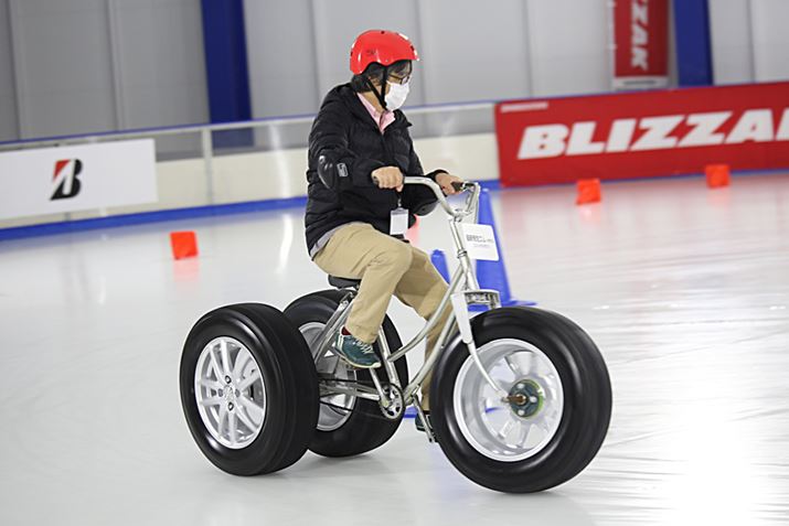 ɁAVRX3̃Sg^CꂽO֎Ԃ֎BT}[^CɔׂĖ炩ɃObvĂÂ܂ܑi߂ƃXs[hoĂ܂قǂ